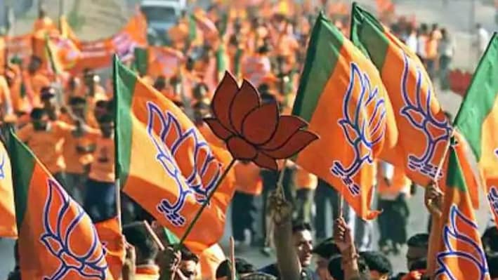 सेवा अभियान से सधेगा सियासी संकल्प: 4 करोड़ लाभार्थी परिवारों को वोट बैंक में बदलने पर फोकस, जानिए BJP का प्लान