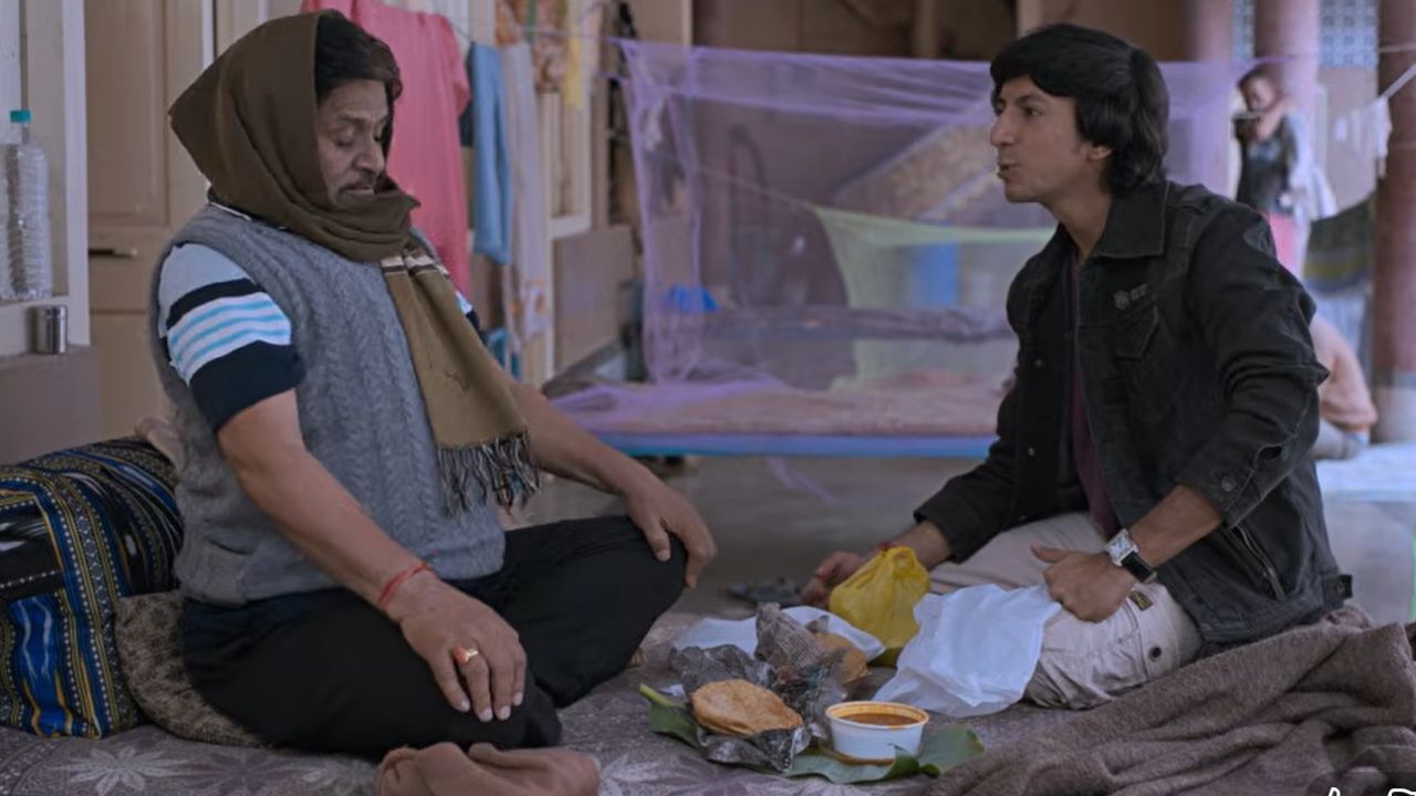 Om Ka Hari Review: परिवार के सपनों के आड़े आने वाले 'हरी' को 'ओम' ने दी सीख, कहानी कमजोर लेकिन मैसेज जबरदस्त Om Ka Hari Review: परिवार के सपनों के आड़े आने वाले 'हरी' को 'ओम' ने दी सीख, कहानी कमजोर लेकिन मैसेज जबरदस्त