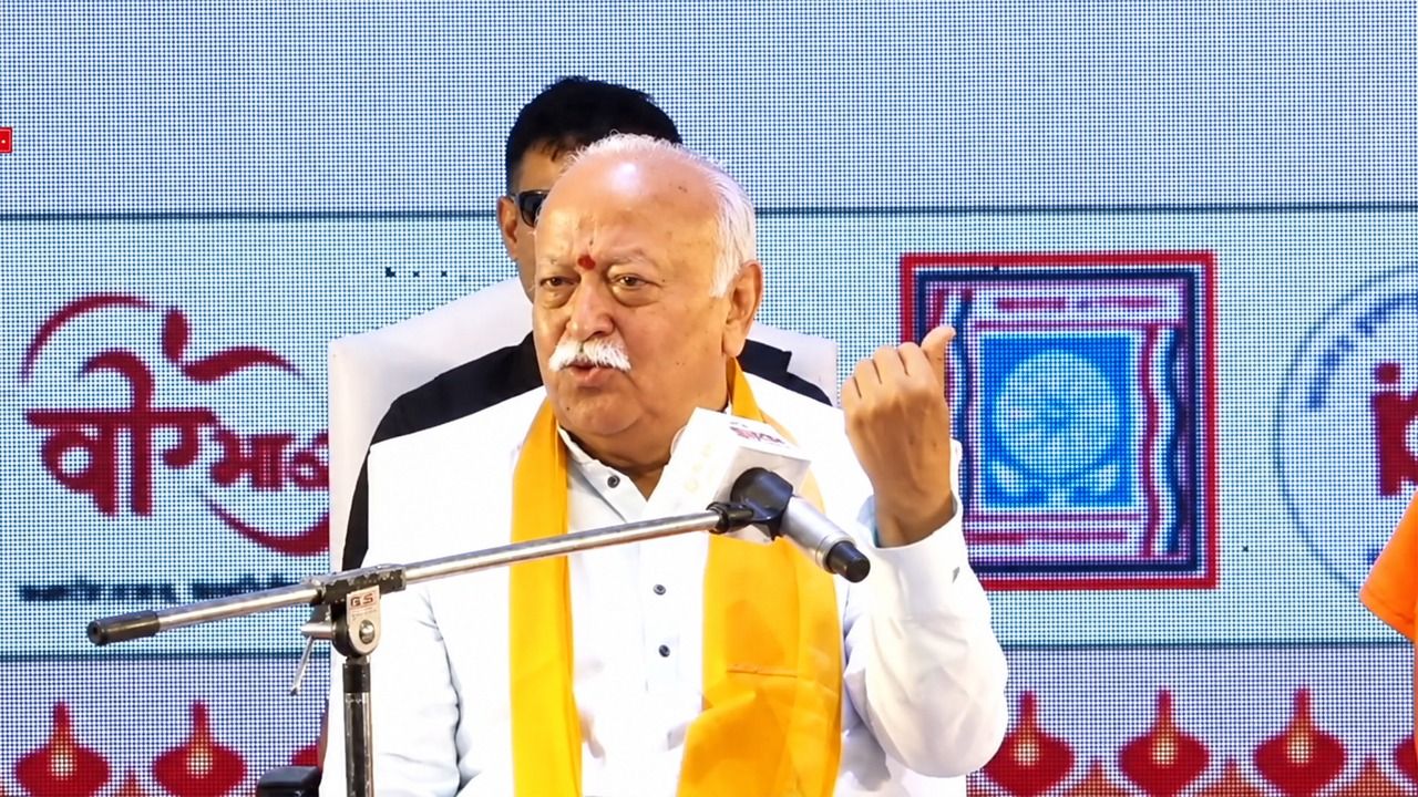 धर्म और रिलीजन में बड़ा अंतर...उज्जैन में बोले RSS प्रमुख मोहन भागवत-गीता और रामायण बुढ़ापे की नहीं, जीवन का आधार धर्म और रिलीजन में बड़ा अंतर...उज्जैन में बोले RSS प्रमुख मोहन भागवत-गीता और रामायण बुढ़ापे की नहीं, जीवन का आधार