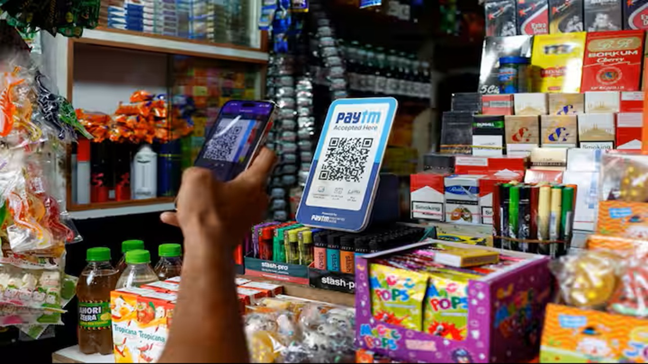 UPI पर 0.4% फीस से किसे फायदा, QR स्कैन करते ही 'पर्दे के पीछे' क्या कुछ चलता है, कहां-कहां घूमता है आपका पैसा ? UPI पेमेंट की पूरी कहानी UPI पर 0.4% फीस से किसे फायदा, QR स्कैन करते ही 'पर्दे के पीछे' क्या कुछ चलता है, कहां-कहां घूमता है आपका पैसा ? UPI पेमेंट की पूरी कहानी