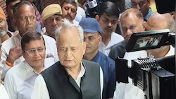 पुरोहितजी का कटला अग्निकांड: राख में सामान तलाशते दिखे व्यापारी, मौके पर पहुंचे गहलोत