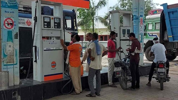 UPI पेमेंट पर बड़ा बदलाव: MP में पेट्रोल पंप पर 2000 से ज्यादा का भुगतान बंद, 16 अक्टूबर से नया नियम