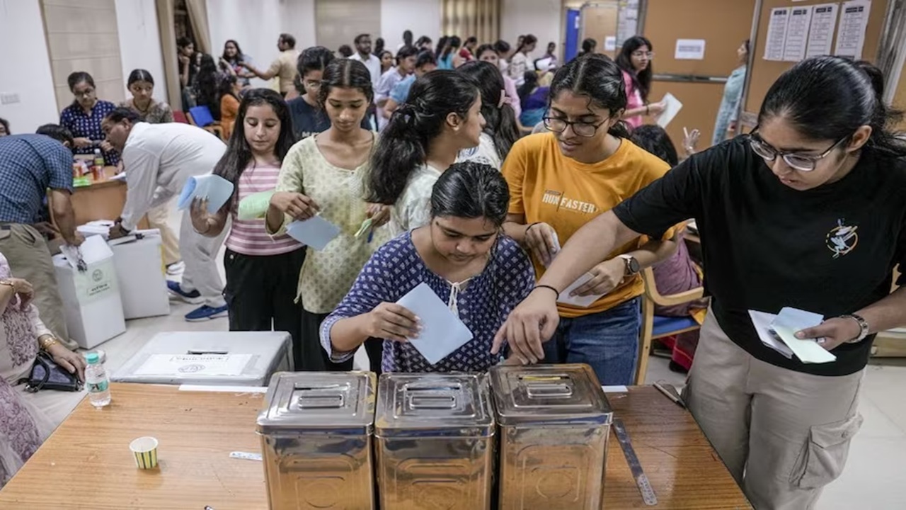DUSU चुनावः संख्या बल DU में भारी, लेकिन JNU ने मानी बिहारी बौद्धिकता की सरदारी! DUSU चुनावः संख्या बल DU में भारी, लेकिन JNU ने मानी बिहारी बौद्धिकता की सरदारी!
