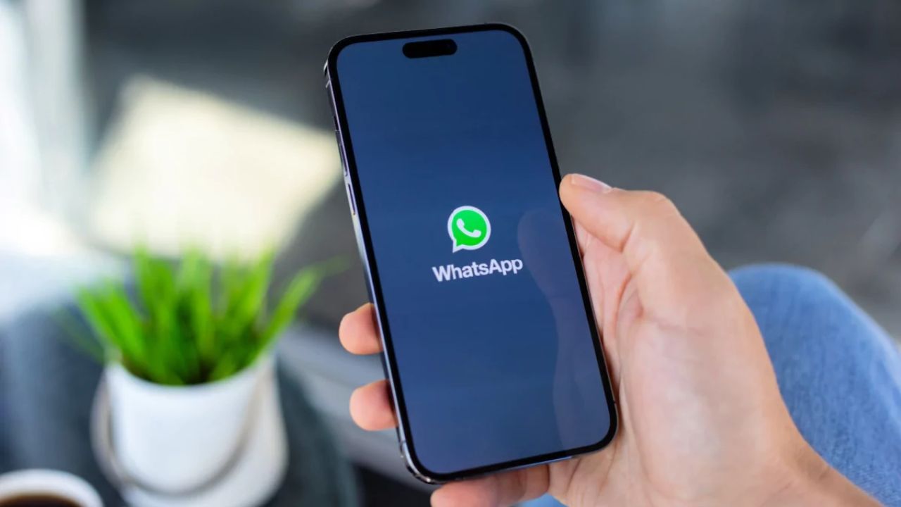 WhatsApp Support से संपर्क किया तो कौन-कौन सी जानकारी पहुंचती है Customer Care तक? जानिए प्राइवेसी का सच WhatsApp Support से संपर्क किया तो कौन-कौन सी जानकारी पहुंचती है Customer Care तक? जानिए प्राइवेसी का सच