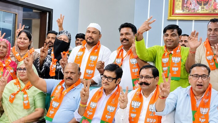 राजेंद्र राठौड़ की मौजूदगी में 13 निर्दलीय पार्षदों ने थामा BJP का दामन, सभापति चुनाव से पहले को मजबूती