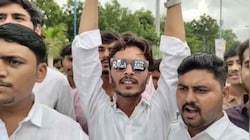 'तख्त वालों को कहां अहले-तलब की खबर...', छात्रों की गूंज में Gen-Z युवाओं का शायराना अंदाज, इंदौर में ‘RAGA KING’ चश्मे ने खींचा ध्यान