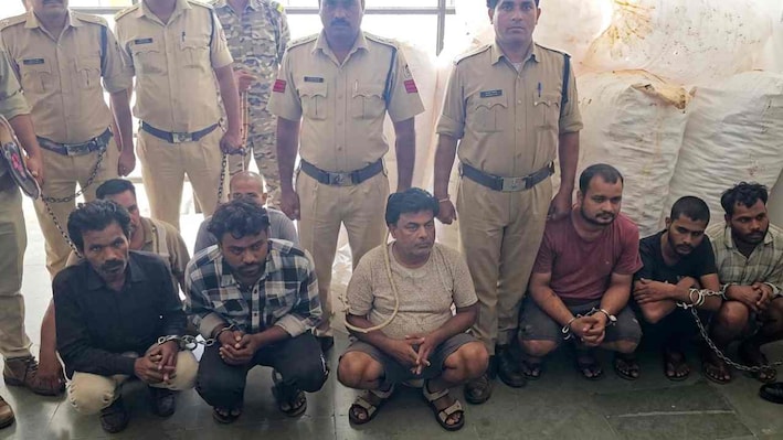 बंडा जहरीली शराब कांडः 8 आरोपी और गिरफ्तार, अब तक 52 पर FIR, दिल्ली से मंगाया जाता था थिनर
