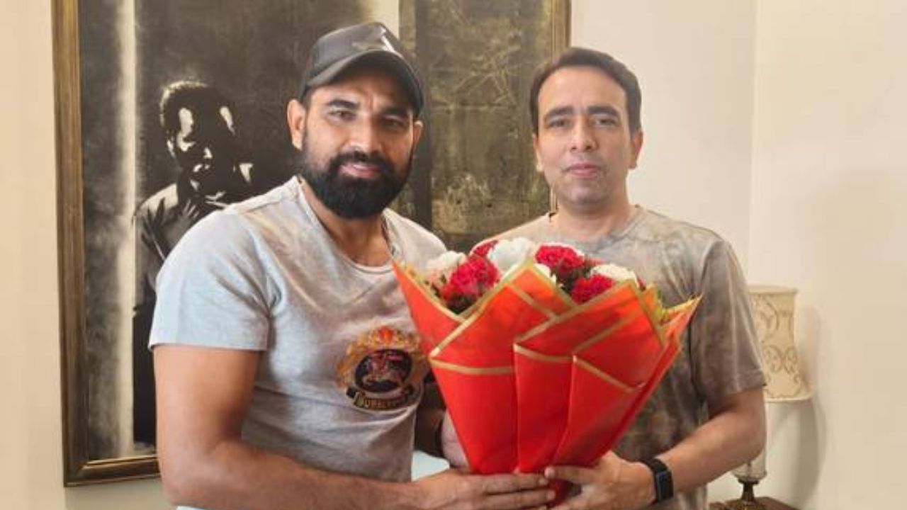 सियासी पिच पर गेंदबाजी करेंगे मोहम्मद शमी? जयंत चौधरी से मुलाकात के बाद अमरोहा में सियासत तेज सियासी पिच पर गेंदबाजी करेंगे मोहम्मद शमी? जयंत चौधरी से मुलाकात के बाद अमरोहा में सियासत तेज