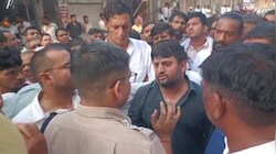 चुनाव से पहले तिजारा में हाईवोल्टेज ड्रामा: पार्षदों को रोके जाने के आरोप पर कांग्रेस का प्रदर्शन