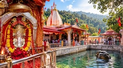 हिमाचल का सुप्रसिद्ध चिंतपूर्णी मंदिर: जानिए छिन्नमस्तिका धाम का इतिहास, रहस्य और धार्मिक मान्यताएं