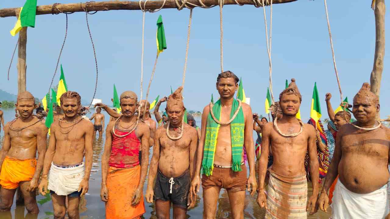 पन्ना में 10वें दिन भी प्रदर्शन: चिता आंदोलन के साथ फांसी सत्याग्रह शुरू, आंदोलनकारी बोले- दुशासन की तरह लोकतंत्र का चीरहरण कर रहा प्रशासन पन्ना में 10वें दिन भी प्रदर्शन: चिता आंदोलन के साथ फांसी सत्याग्रह शुरू, आंदोलनकारी बोले- दुशासन की तरह लोकतंत्र का चीरहरण कर रहा प्रशासन
