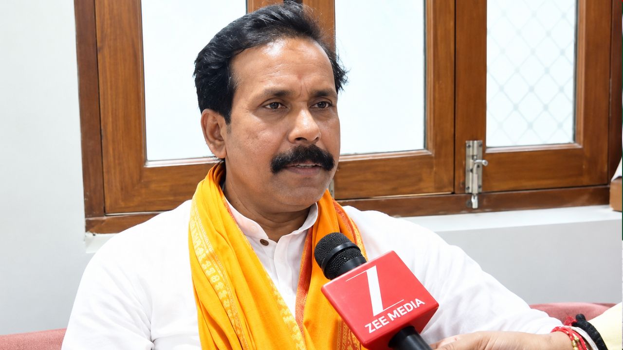 Anil Rajbhar Attack SP: 'कौवे के पीछे मत भागो...' अखिलेश यादव और ओवैसी पर बरसे अनिल राजभर, OP राजभर को भी दी सलाह Anil Rajbhar Attack SP: 'कौवे के पीछे मत भागो...' अखिलेश यादव और ओवैसी पर बरसे अनिल राजभर, OP राजभर को भी दी सलाह