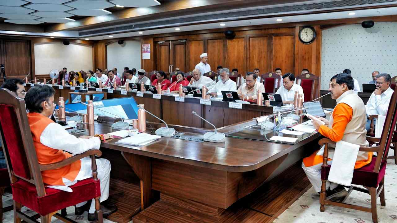 MP Cabinet Decisions: स्कूल शिक्षा में 0 % ड्रॉपआउट, 2800 MW बिजली खरीद को मंजूरी, मोहन कैबिनेट के जानें बड़े फैसले MP Cabinet Decisions: स्कूल शिक्षा में 0 % ड्रॉपआउट, 2800 MW बिजली खरीद को मंजूरी, मोहन कैबिनेट के जानें बड़े फैसले