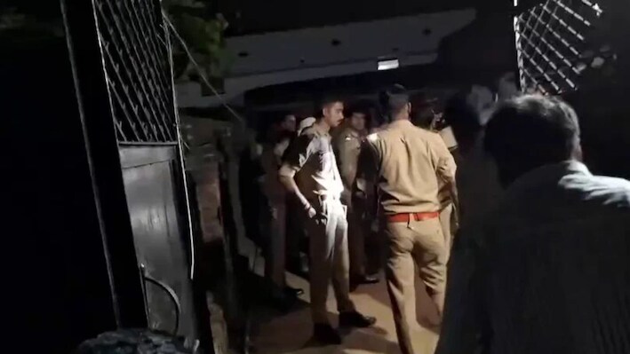 आजमगढ़ में ट्रिपल मर्डर: पूजा कराने आए पंडितों से मांगा आधार कार्ड, पत्नी समेत 3 को मारी गोली