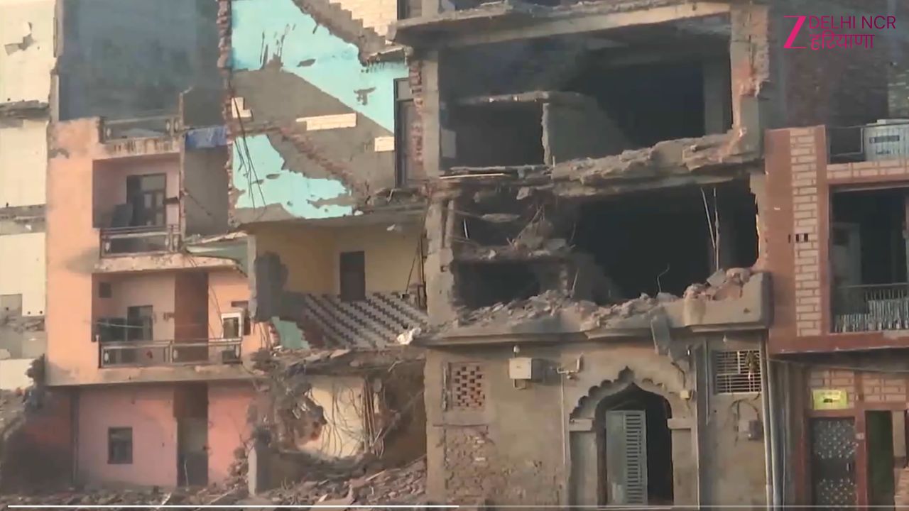 Bulldozer Action: आधी रात शालीमार बाग में बुलडोजर एक्शन, मस्जिद के ऊपरी हिस्से समेत कई मकान जमींदोज Bulldozer Action: आधी रात शालीमार बाग में बुलडोजर एक्शन, मस्जिद के ऊपरी हिस्से समेत कई मकान जमींदोज