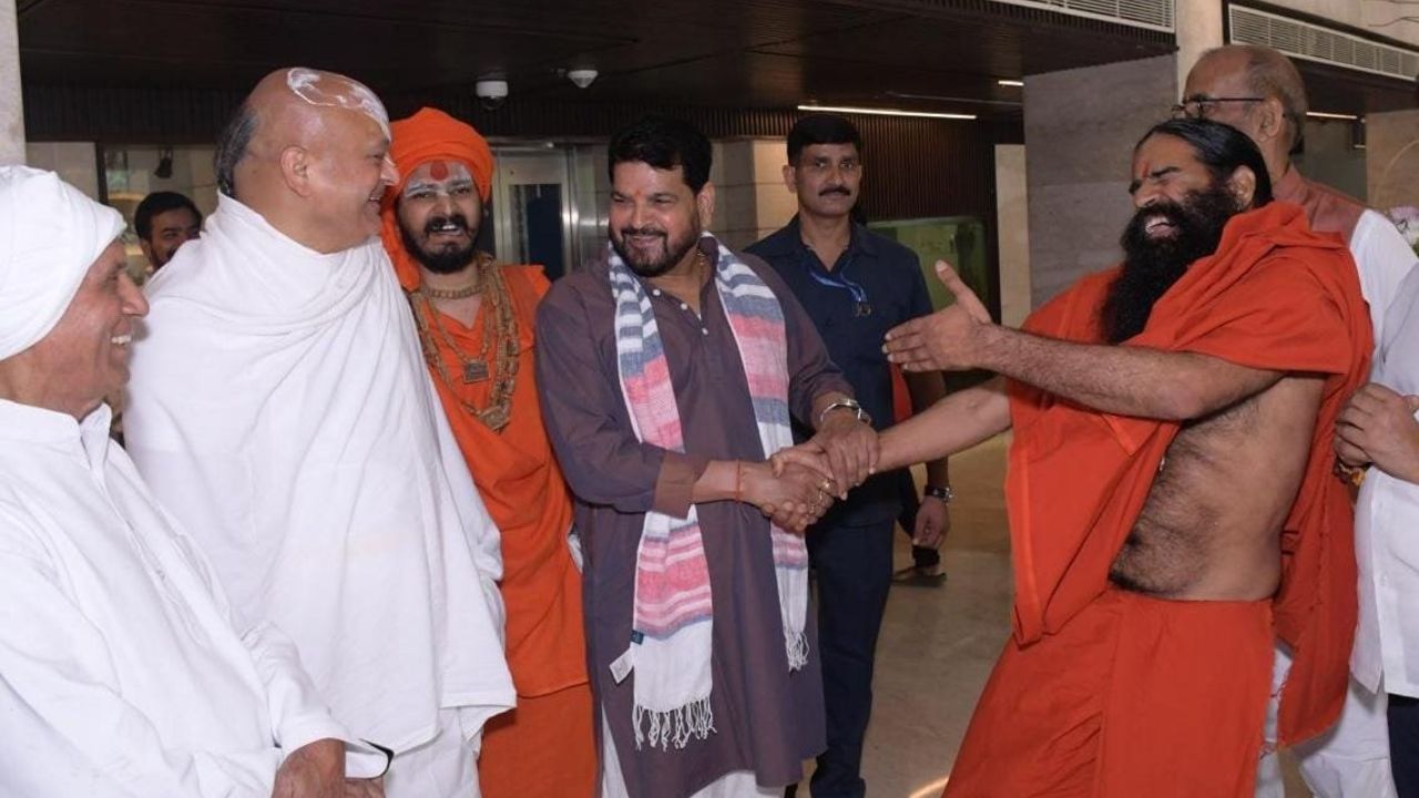 बृज भूषण से मिले बाबा रामदेव, आरोपों पर हुई बात; बोले- अब कोई भ्रम नहीं बृज भूषण से मिले बाबा रामदेव, आरोपों पर हुई बात; बोले- अब कोई भ्रम नहीं