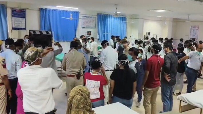 पहले आग, फिर अचानक धमाका... जोधपुर में 13 दमकलकर्मी झुलसे, 3 की हालत नाजुक