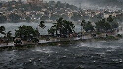 MP Weather: विदाई से पहले फिर बदला मानसून का मूड, 10 जिलों में तेज बारिश का अलर्ट, घर से निकलने से पहले पढ़ लें अपडेट