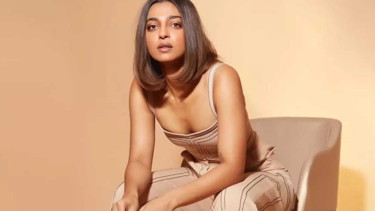 जब राधिका आप्टे का प्राइवेट क्लिप हुआ था लीक, ऐसा था एक्ट्रेस का रिएक्शन; ड्राइवर और स्पॉट बॉय को किया था फोन जब राधिका आप्टे का प्राइवेट क्लिप हुआ था लीक, ऐसा था एक्ट्रेस का रिएक्शन; ड्राइवर और स्पॉट बॉय को किया था फोन
