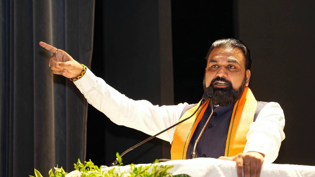 मुख्यमंत्री जी! क्या आप अपराधियों को अपराध करने और तब रील न बनाने की सलाह दे रहे हैं? मुख्यमंत्री जी! क्या आप अपराधियों को अपराध करने और तब रील न बनाने की सलाह दे रहे हैं?