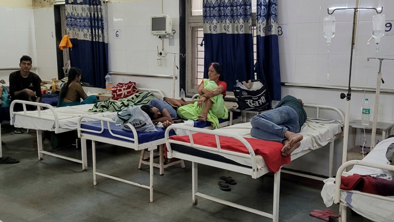 सर्दी-खांसी-निमोनिया से सावधान! बैतूल में बीमारियों का डबल अटैक, OPD में बढ़े 600 से सीधे 1200 मरीज, जानें वजह सर्दी-खांसी-निमोनिया से सावधान! बैतूल में बीमारियों का डबल अटैक, OPD में बढ़े 600 से सीधे 1200 मरीज, जानें वजह