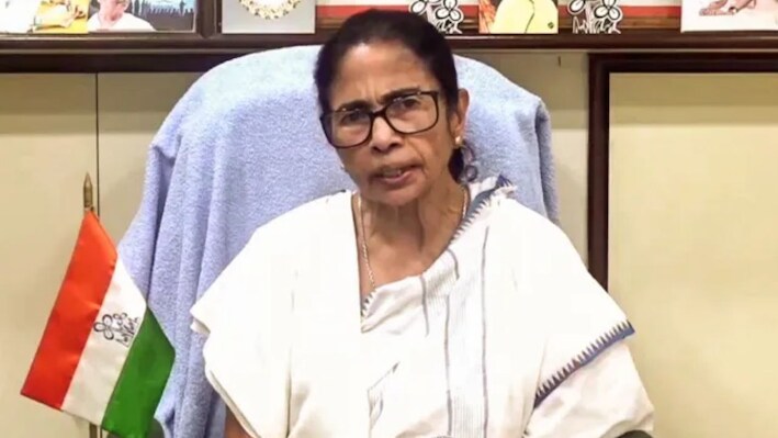 'EC के फैसले ने छीन लिया मेरा हक!' सिंबल फ्रीज होने पर सुप्रीम कोर्ट पहुंचीं ममता बनर्जी, CJI ने आयोग से मांगा जवाब