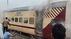 कोडरमा-बरकाकाना पैसेंजर ट्रेन में अचानक लगी आग: समय रहते बोगी को किया गया अलग, बड़ा हादसा टला