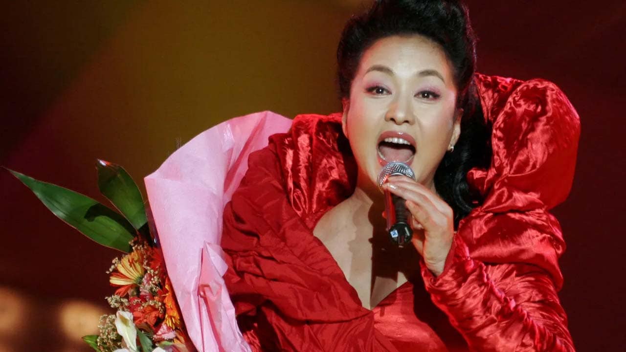 Renowned folk singer to China Powerful 'First Lady'