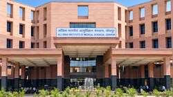 डॉक्टर की आत्महत्या के बाद Jodhpur AIIMS में तनाव, हड़ताल के बीच आज पहुंच सकते हैं अध्यक्ष तेजस पटेल  