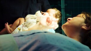 रोंगटे खड़े कर देने वाला सस्पेंस: 9 साल पहले गायब बेटी की तलाश में भटकती-बिलखती मां, क्या अपनों ने ही दिया धोखा? Netflix पर हुई स्ट्रीम