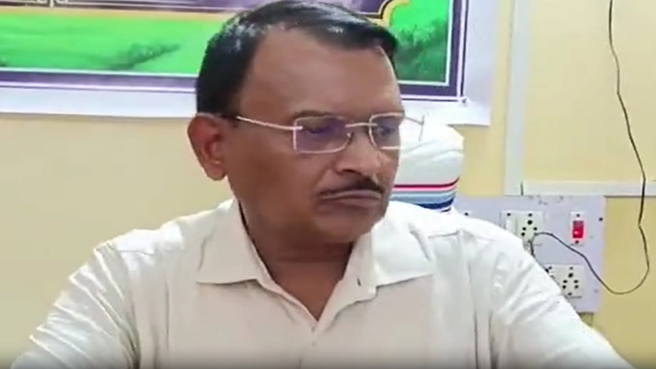धनबाद CO को जान से मारने की धमकी: बिहार के नंबर से आया 1 करोड़ की रंगदारी का मैसेज, FIR दर्ज धनबाद CO को जान से मारने की धमकी: बिहार के नंबर से आया 1 करोड़ की रंगदारी का मैसेज, FIR दर्ज