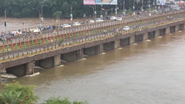 जमशेदपुर में खरकई नदी खतरे के निशान के ऊपर, जलाशयों का पानी छोड़े जाने से बाढ़ की आशंका