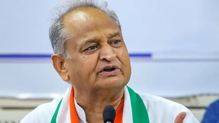 ‘ये सवाल भजनलाल जी से पूछो’: नितिन नवीन के स्वागत पर गहलोत का तंज, मेयर चुनावों पर भाजपा पर उठाए सवाल