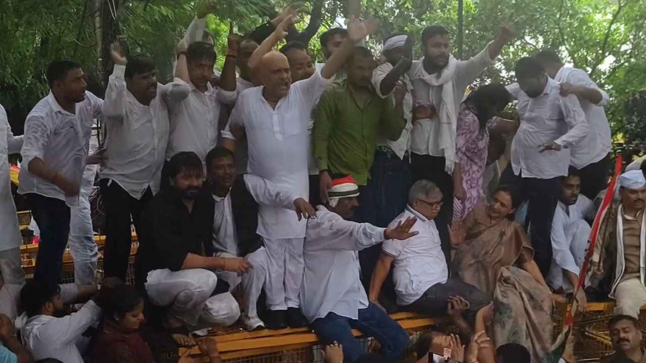 CEC ज्ञानेश कुमार के खिलाफ कांग्रेस का हल्लाबोल: देश के कई राज्यों में जोरदार प्रदर्शन, 2 अक्टूबर से CJP के आंदोलन का ऐलान CEC ज्ञानेश कुमार के खिलाफ कांग्रेस का हल्लाबोल: देश के कई राज्यों में जोरदार प्रदर्शन, 2 अक्टूबर से CJP के आंदोलन का ऐलान