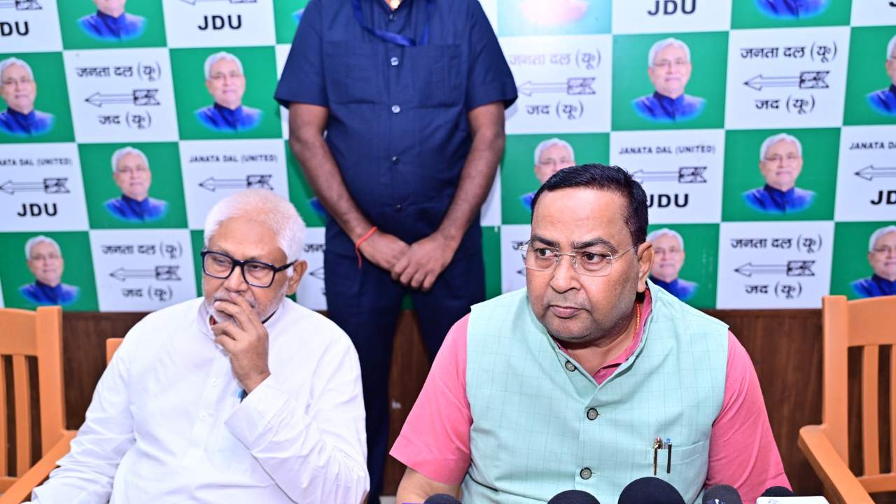 सरकार को बदनाम करने के लिए वायरल किए जा रहे वीडियो: सम्राट सरकार के मंत्री का अजीबोगरीब बयान सरकार को बदनाम करने के लिए वायरल किए जा रहे वीडियो: सम्राट सरकार के मंत्री का अजीबोगरीब बयान