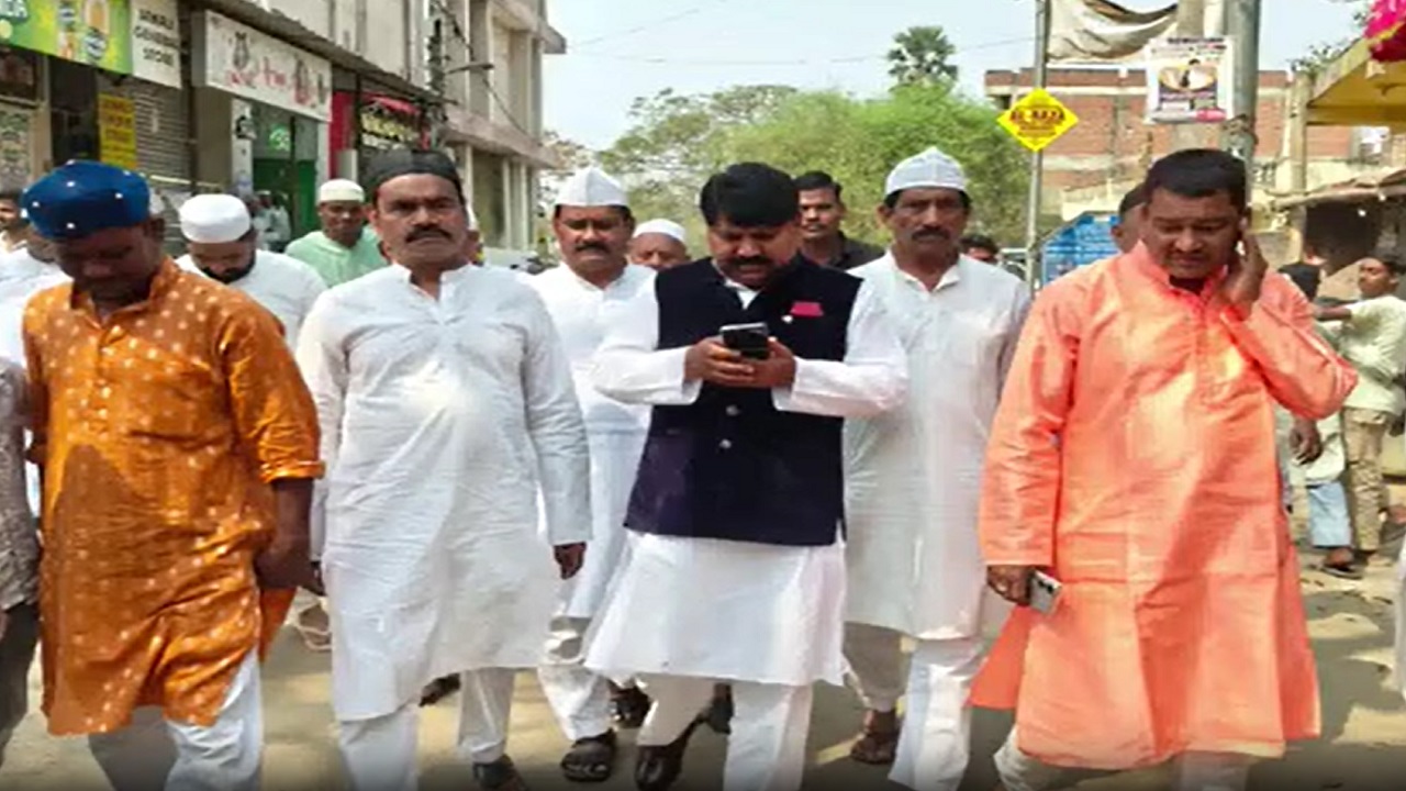 23 अप्रैल से फरार हैं पूर्व RJD विधायक पप्पू खान: पुलिस ने घोषित किया 25 हजार का इनाम, कुर्की-जब्ती की तैयारी 23 अप्रैल से फरार हैं पूर्व RJD विधायक पप्पू खान: पुलिस ने घोषित किया 25 हजार का इनाम, कुर्की-जब्ती की तैयारी