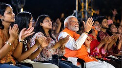 हाथों में खंजरी लेकर 'पार्बती' गाना गुनगुनाते रहे PM मोदी, Gen-Z के साथ भजन क्लबिंग में दिखा अनूठा अंदाज