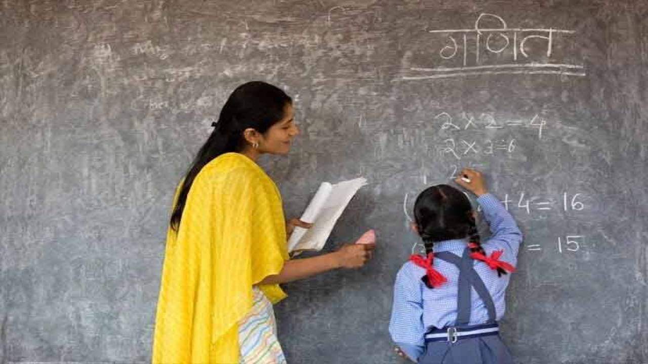 2026 में भर्ती या 2028 का इंतजार? एमपी में 48 हजार शिक्षकों के पदों पर कब होगी भर्ती, जानें विभाग की तैयारी 2026 में भर्ती या 2028 का इंतजार? एमपी में 48 हजार शिक्षकों के पदों पर कब होगी भर्ती, जानें विभाग की तैयारी