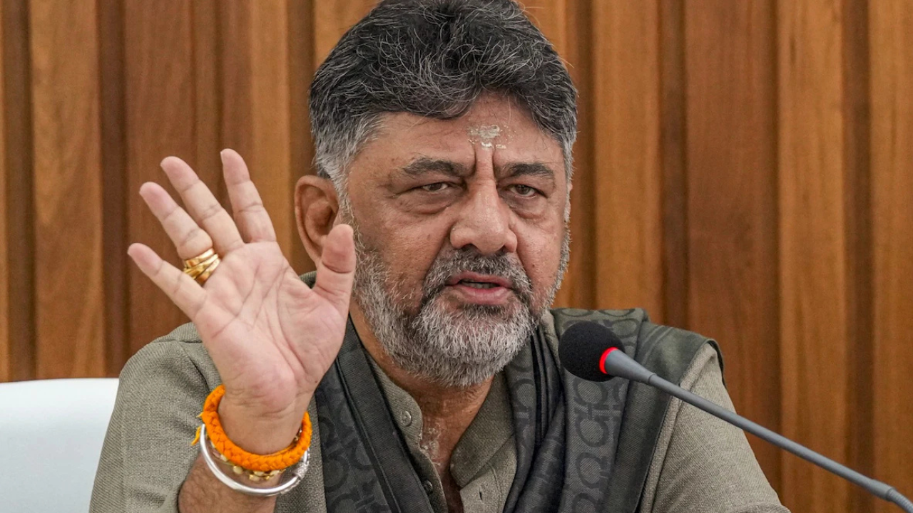 'बेंगलुरु में एक दर्जन विधायकों ने की 2 शादियां... डीके शिवकुमार की टिप्पणी से कर्नाटक की सियासत गरम, BJP बोली लिस्ट दिखाओ 'बेंगलुरु में एक दर्जन विधायकों ने की 2 शादियां... डीके शिवकुमार की टिप्पणी से कर्नाटक की सियासत गरम, BJP बोली लिस्ट दिखाओ