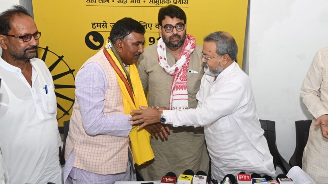 बिहार MLC चुनावः तिरहुत शिक्षक निर्वाचन क्षेत्र से जन सुराज ने अब श्याम नंदन यादव को उतारा, भूषण झा ने लौटा दिया था टिकट बिहार MLC चुनावः तिरहुत शिक्षक निर्वाचन क्षेत्र से जन सुराज ने अब श्याम नंदन यादव को उतारा, भूषण झा ने लौटा दिया था टिकट