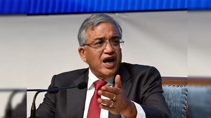 Form 6 में बदलाव को लेकर घिरे CEC ज्ञानेश कुमार, पूर्व चुनाव अधिकारी ने लगाया बड़ा आरोप 