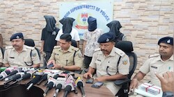 जमशेदपुर में बैंक डकैती के बाद फिर बड़ी वारदातः बिंदल मॉल में फायरिंग से मची अफरा-तफरी, 3 को लगी गोली