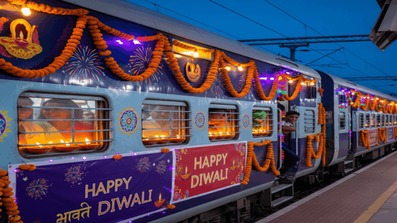 दिवाली-दशहरा पर घर जाने वालों के लिए खुशखबरी! रेलवे चलाएगा 102 स्पेशल ट्रेनें, जानें रूट और बुकिंग सहित पूरी डिटेल्स दिवाली-दशहरा पर घर जाने वालों के लिए खुशखबरी! रेलवे चलाएगा 102 स्पेशल ट्रेनें, जानें रूट और बुकिंग सहित पूरी डिटेल्स