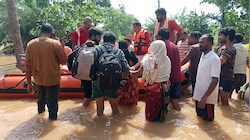 चक्रवाती तूफान ‘अर्नब’ का कहर: बस्तर बना टापू, बेलगांव में फंसे ग्रामीणों ने ऐसे मांगी मदद