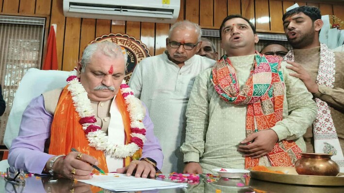 राजस्थान यूनिवर्सिटी को मिला नया कुलगुरु: प्रो. बीपी सारस्वत ने संभाला कार्यभार, जानें क्या होगा बदलाव