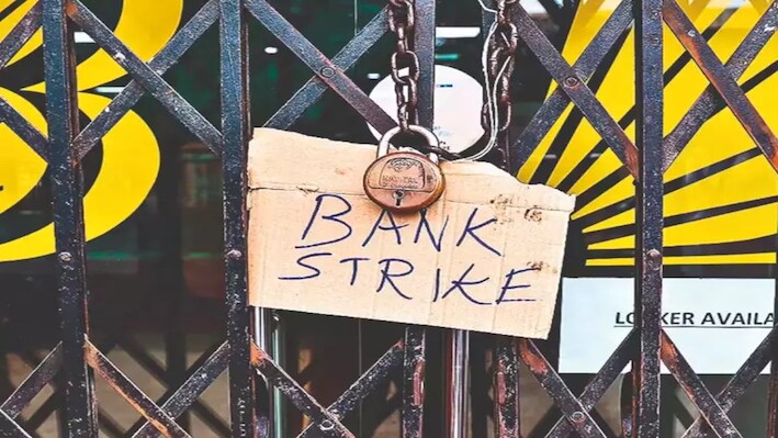 सोमवार से 3 दिन की बैंकों की हड़ताल से हड़कंप, संडे को खुले बैंक, ATM से फ्री कैश...कौन-सी सर्विस चालू, क्या रहेगा बंद ? 