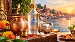 घर में गंगाजल रखते समय न करें ये 1 बड़ी गलती, जानें किस धातु के बर्तन में जल रखना होता है सबसे शुभ