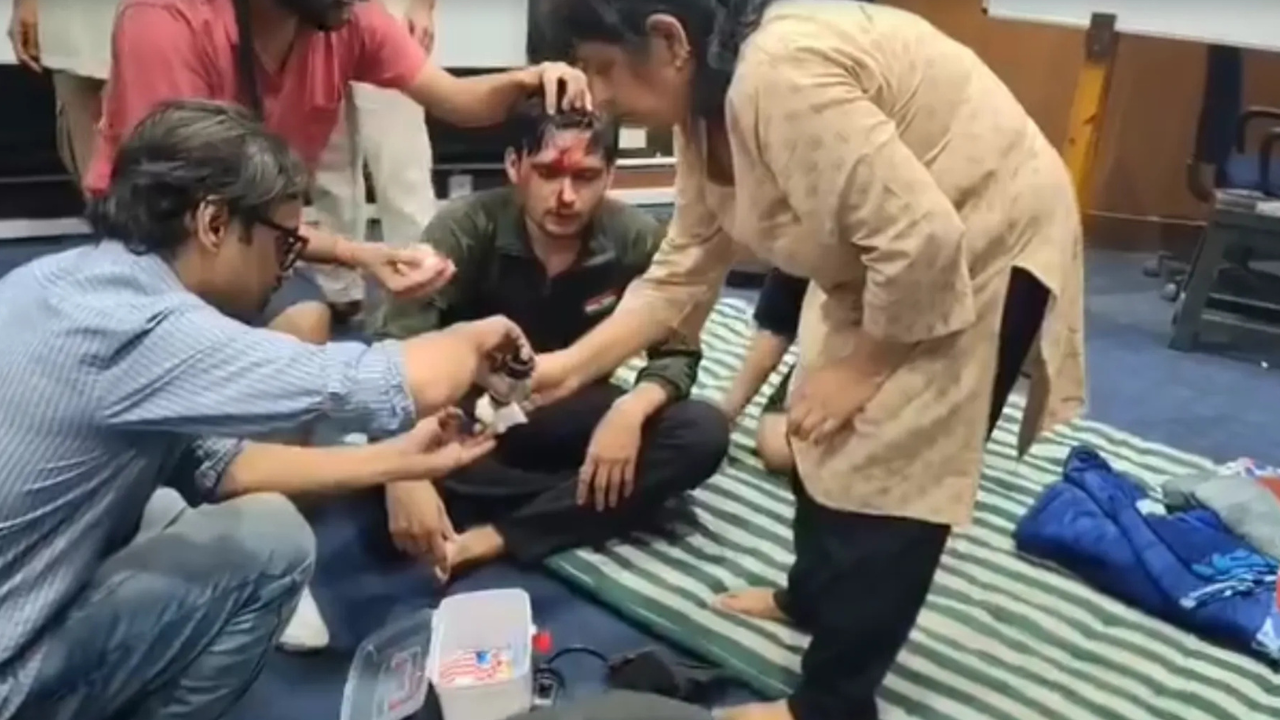 कोलकाता: फिल्म इंस्टीट्यूट में RSS समर्थित कार्यक्रम पर बवाल, चाकू-घूंसे चले; 4 अस्पताल में भर्ती कोलकाता: फिल्म इंस्टीट्यूट में RSS समर्थित कार्यक्रम पर बवाल, चाकू-घूंसे चले; 4 अस्पताल में भर्ती