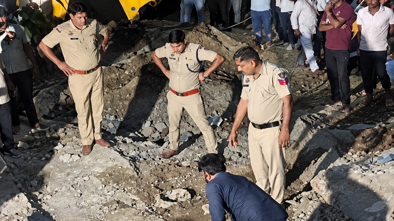 Faridabad के सीही गांव में बोरवेल में गिरी 3 साल की बच्ची, रेस्क्यू ऑपरेशन शुरू Faridabad के सीही गांव में बोरवेल में गिरी 3 साल की बच्ची, रेस्क्यू ऑपरेशन शुरू