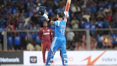 भारत ने वेस्टइंडीज को 8 विकेट से रौंदा: कोहली ने ठोका 86वां शतक, 15000 ODI रन भी पूरे, शुभमन-कुलदीप भी चमके